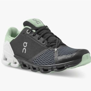 ON WOMEN'S CLOUDFLYER V2 // LIKE NEW //Size: 9 // Black/Teal